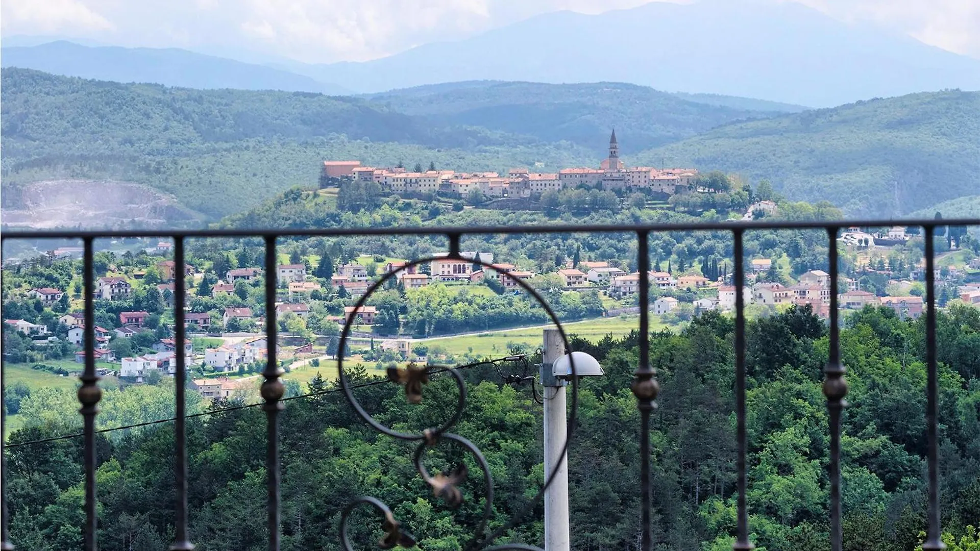 Amazing Home In Buzet With Jacuzzi